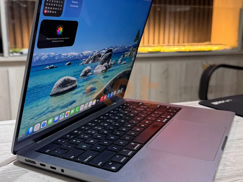 MacBook Pro M2 Pro 16gb Ram,512gb SSD 14inches Retina display