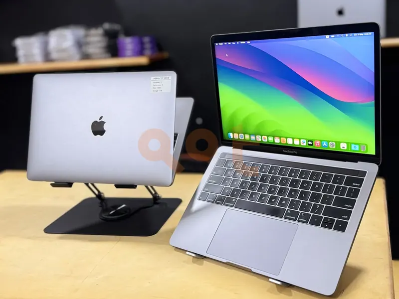 MacBook Pro 2017, Corei5,8gb ram,256gb SSD ,Touchbar with Touch-ID